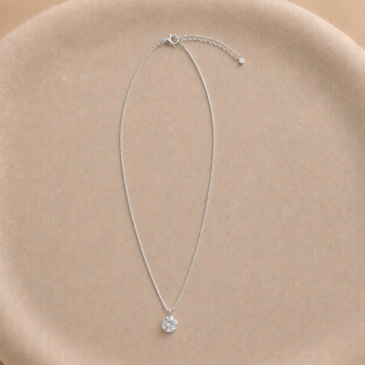 Collar con circón 8 mm bañado en plata ajustable 46–52 cm