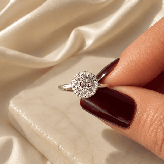 Anillo de Circón con Remache Bañado en Plata
