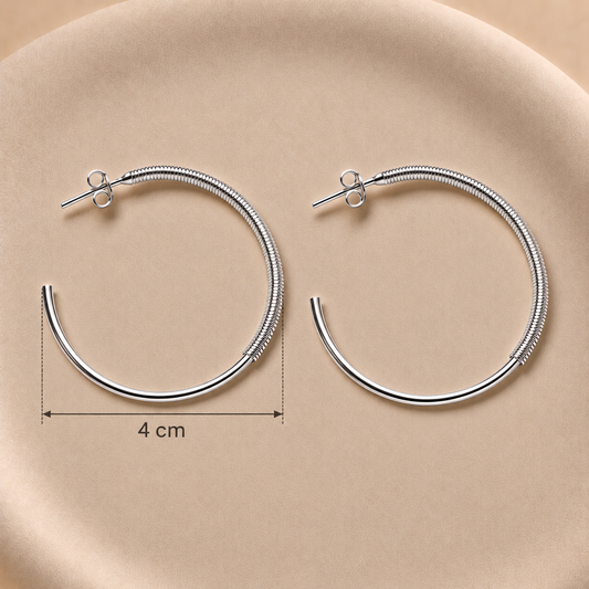 Argollas tejido y liso bañadas en plata 4 cm
