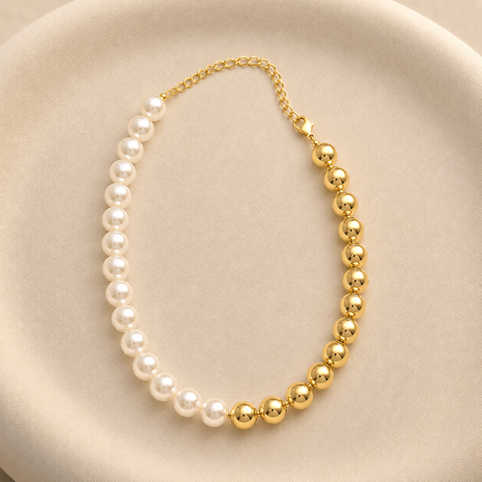 Collar Serotonina con perlas y esferas 12 mm bañado en oro ajustable 37–48 cm