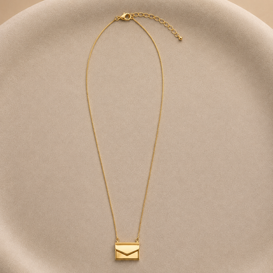 Collar con relicario carta bañado en oro ajustable 46–51 cm