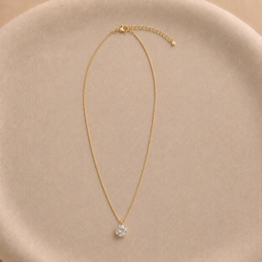 Collar punto de luz con circón 8 mm bañado en oro ajustable 46–52 cm