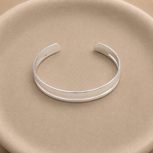 Pulsera rígida de chapa lisa bañada en plata 10 mm – Largo 14,5 cm