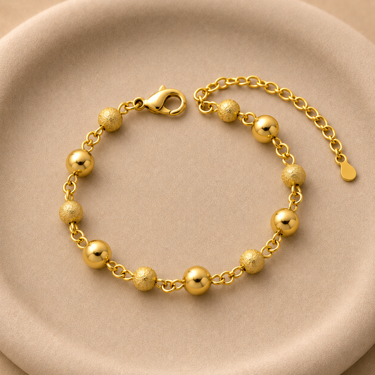Pulsera con esferas lisas 8 mm y esferas texturizadas 6 mm bañada en oro