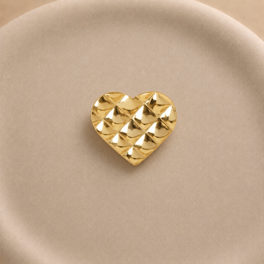 Aros corazón texturizado bañados en oro 3 x 3,5 cm