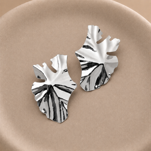 Aros orgánicos en forma de hoja bañados en plata 4,5 cm
