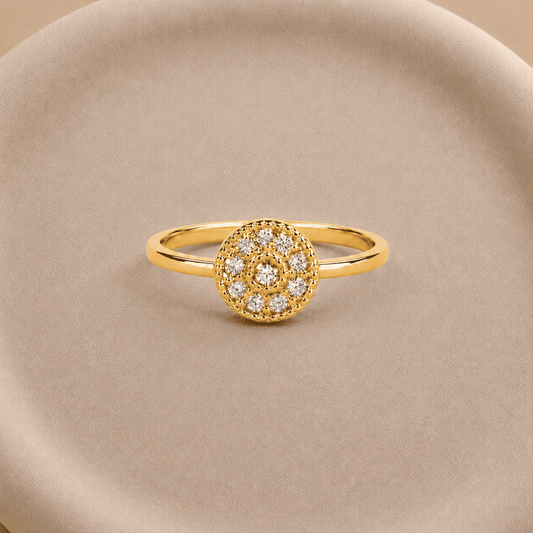 Anillo de Circón con Remache Bañado en Oro