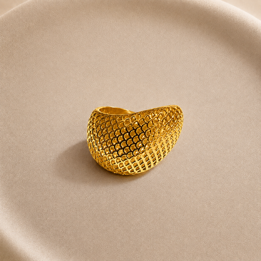 Anillo mujer ondas bañado en oro ajustable texturizado.