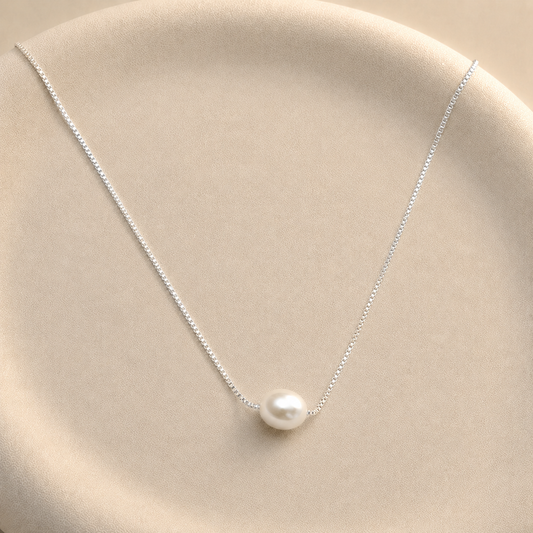 Collar con Perla Gota Bañado en Plata Ajustable 45–51 cm