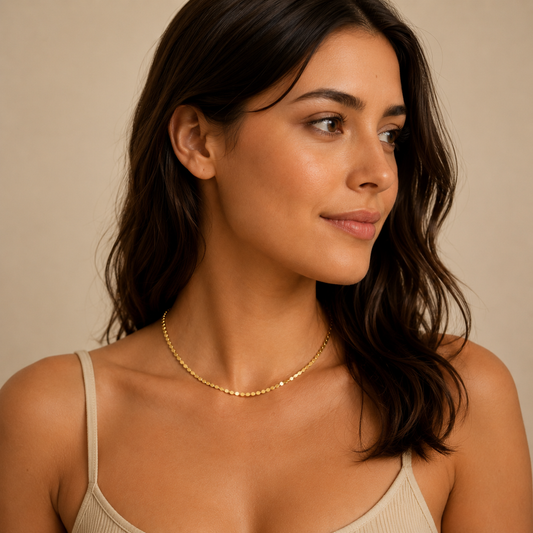 Collar de círculos prensados 2 mm bañado en oro ajustable 34–46 cm