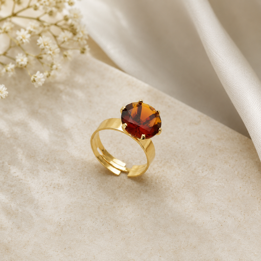 Anillo ajustable bañado en oro con circonita cúbica de 12 mm color whisky