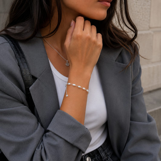 Pulsera de perlas ovaladas bañada en plata con cadena ajustable 24 cm