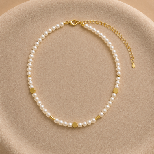 Collar de perlas 5 mm con detalles tubulares bañado en oro ajustable 36–46 cm