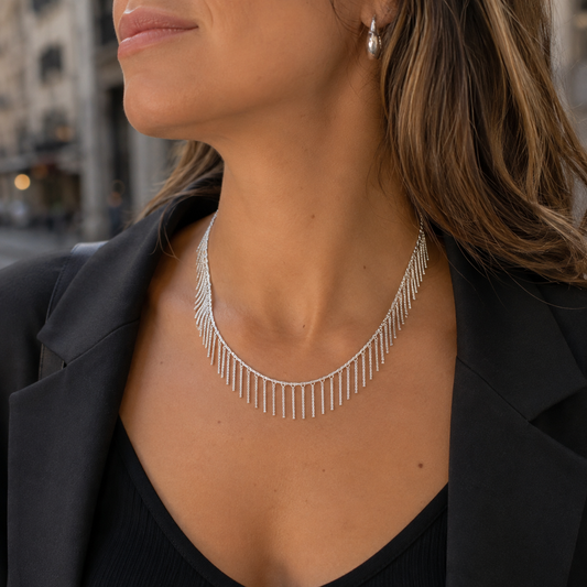 Collar con Flecos Bañado en Plata Ajustable 36–46 cm