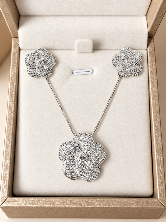 Conjunto collar y aros flor tejida bañado en plata – Dopamina Studio (vista 2)